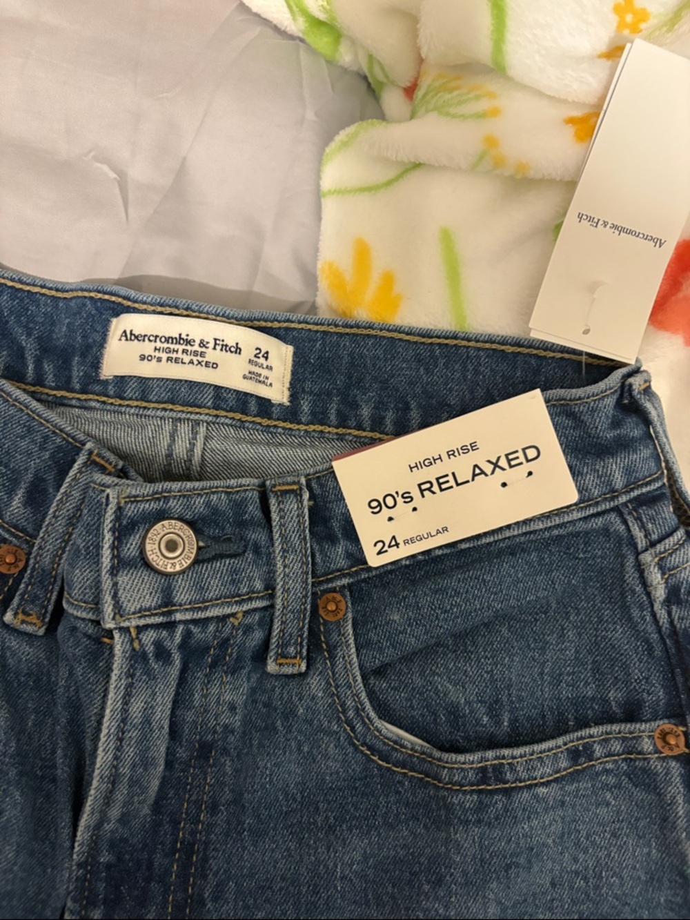Abercrombie & Fitch High-Rise Relaxed Jeans - Medium Blue Denim